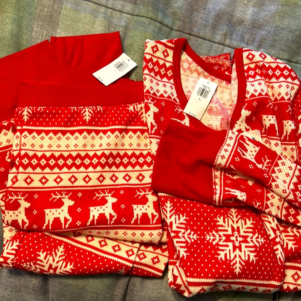 Women’s 2 piece Old Navy NWT Holiday pajamas